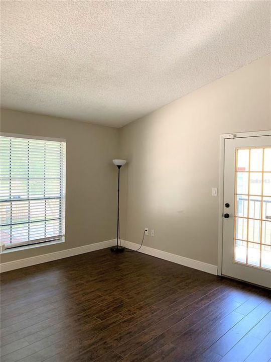For Rent: $1,195 (1 beds, 1 baths, 581 Square Feet)
