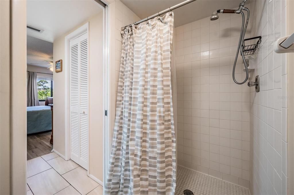For Sale: $224,900 (2 beds, 2 baths, 1094 Square Feet)