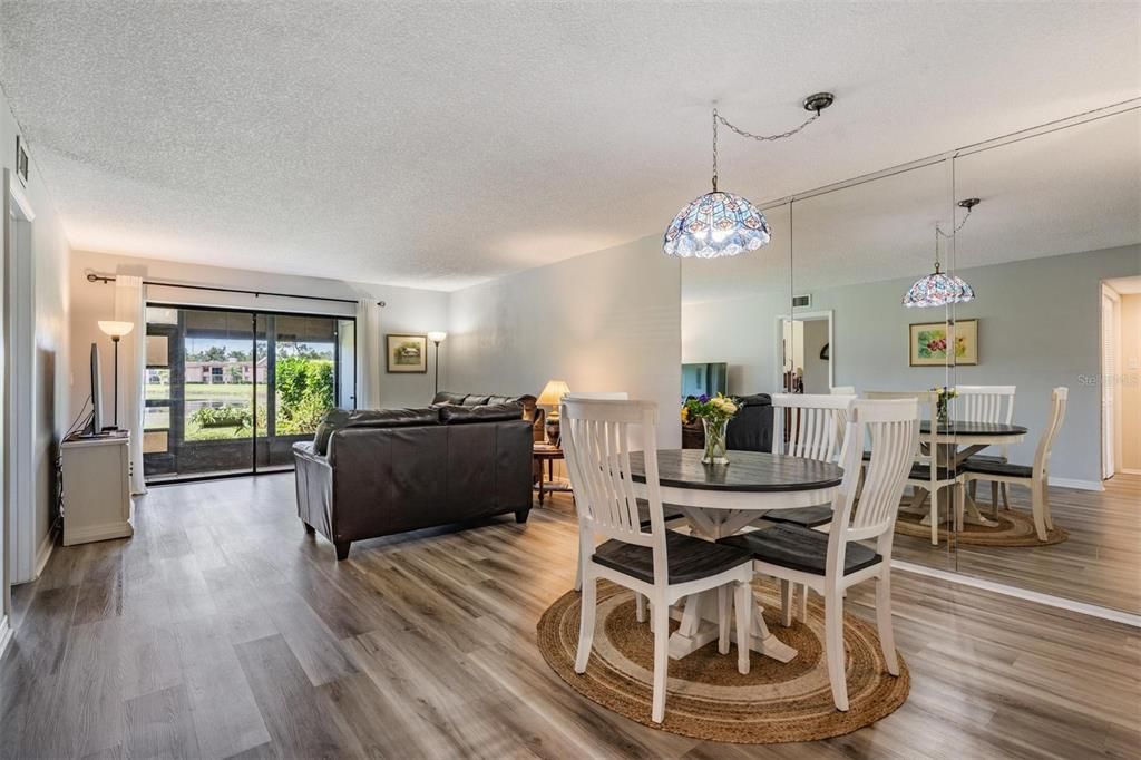 For Sale: $224,900 (2 beds, 2 baths, 1094 Square Feet)
