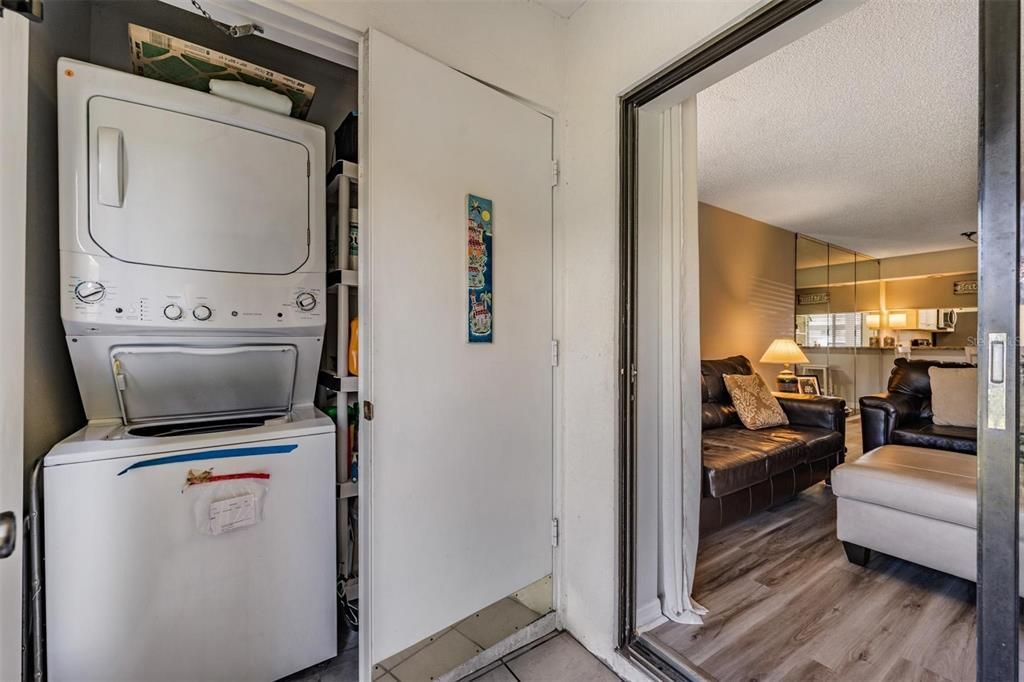 For Sale: $224,900 (2 beds, 2 baths, 1094 Square Feet)