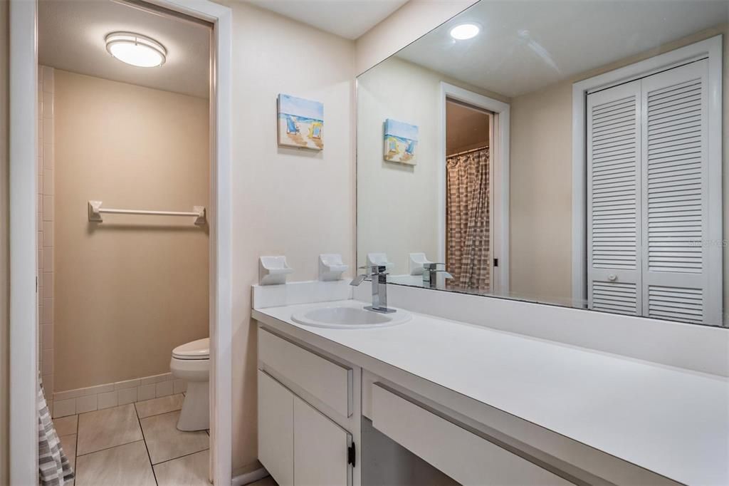 For Sale: $224,900 (2 beds, 2 baths, 1094 Square Feet)