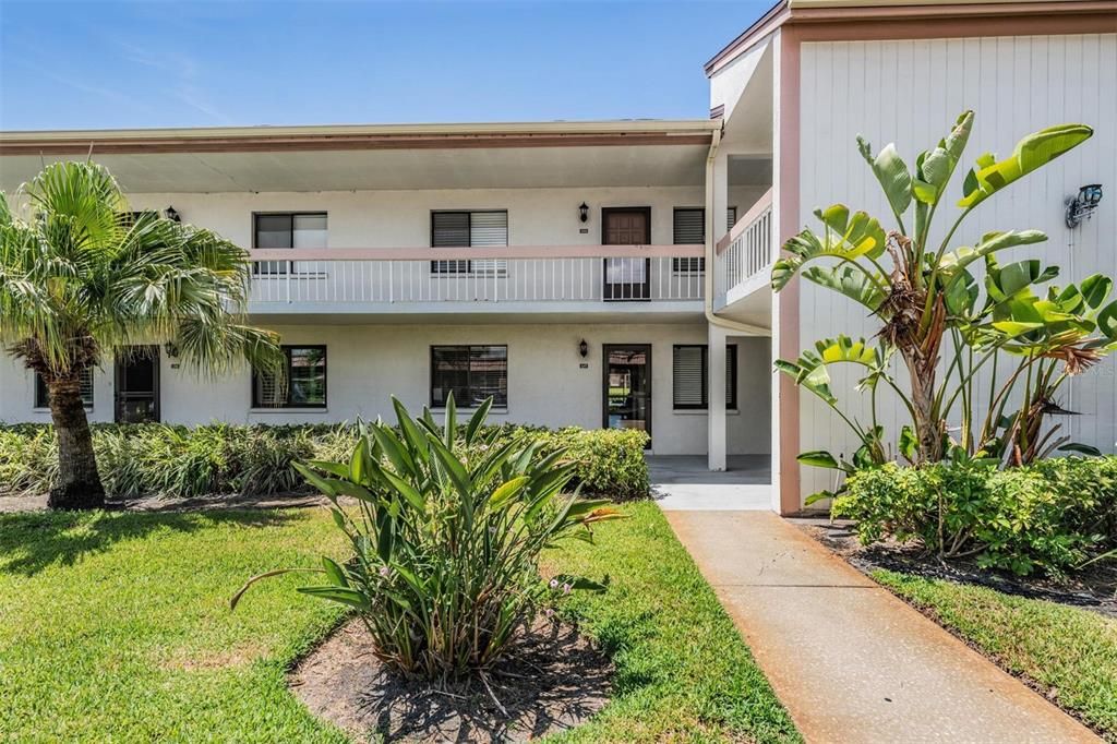 For Sale: $224,900 (2 beds, 2 baths, 1094 Square Feet)