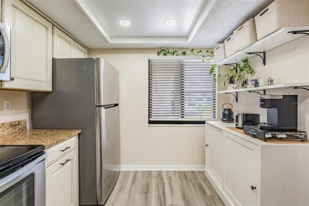 For Sale: $224,900 (2 beds, 2 baths, 1094 Square Feet)