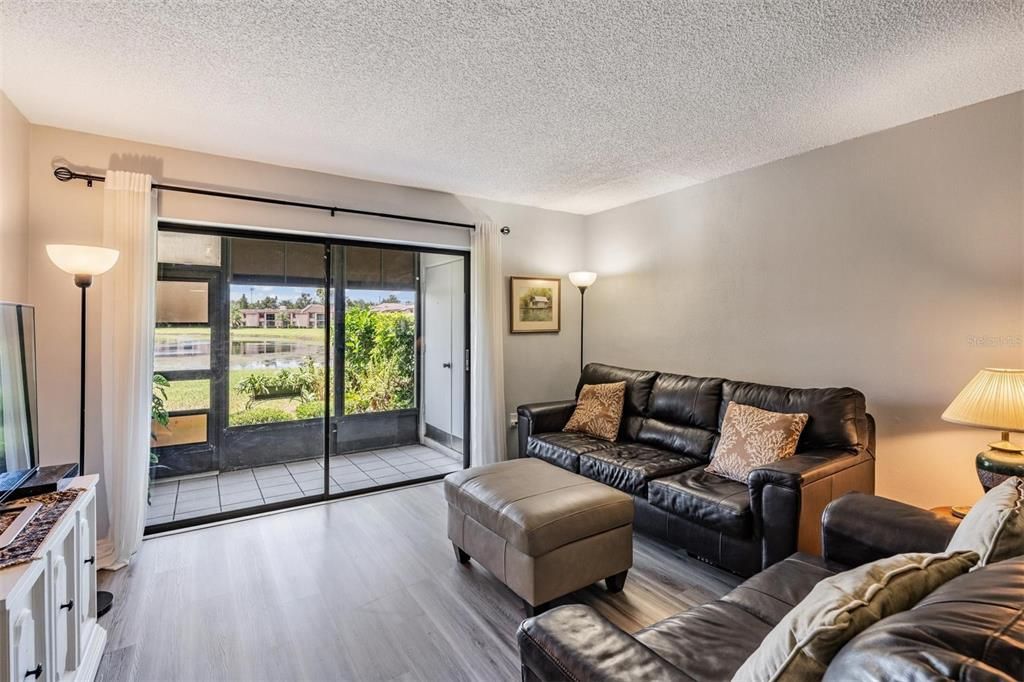 For Sale: $224,900 (2 beds, 2 baths, 1094 Square Feet)