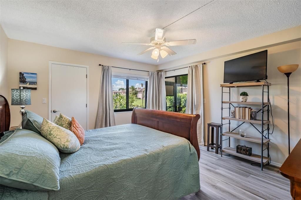 For Sale: $224,900 (2 beds, 2 baths, 1094 Square Feet)