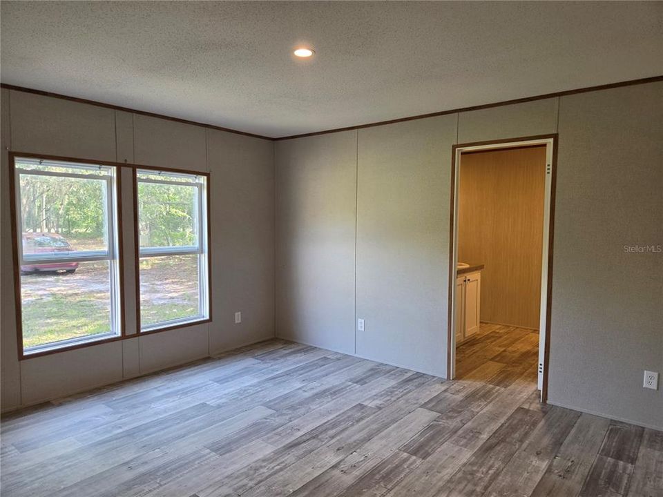 En Venta: $215,000 (3 camas, 2 baños, 1175 Pies cuadrados)