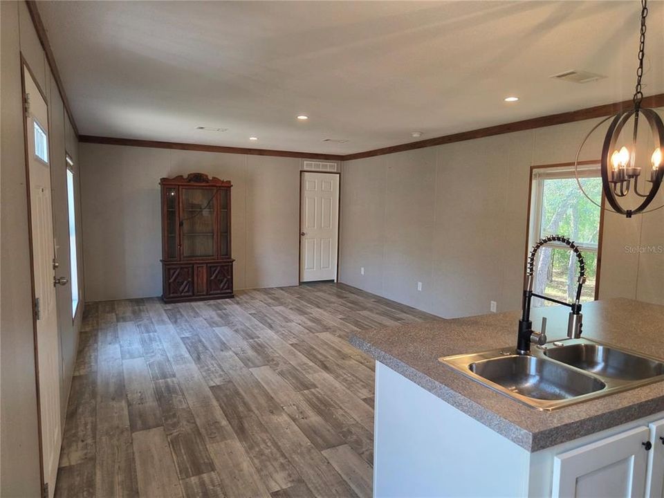 En Venta: $215,000 (3 camas, 2 baños, 1175 Pies cuadrados)