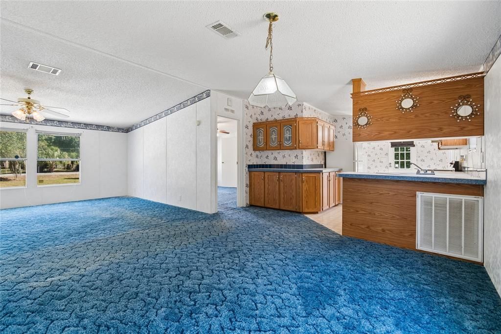 Activo con contrato: $220,000 (3 camas, 2 baños, 1296 Pies cuadrados)