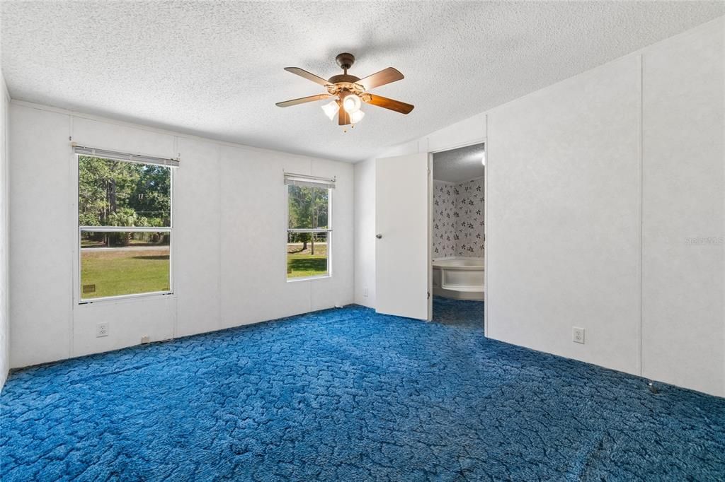Activo con contrato: $220,000 (3 camas, 2 baños, 1296 Pies cuadrados)
