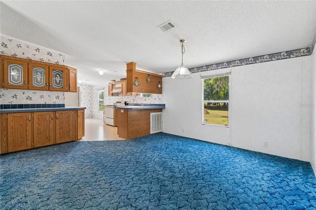 Activo con contrato: $220,000 (3 camas, 2 baños, 1296 Pies cuadrados)