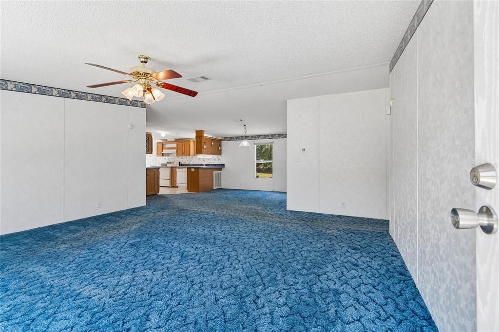 Activo con contrato: $220,000 (3 camas, 2 baños, 1296 Pies cuadrados)