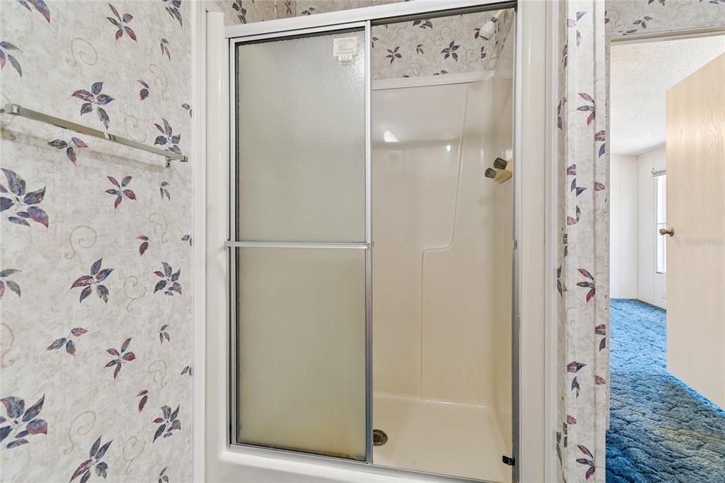 Activo con contrato: $220,000 (3 camas, 2 baños, 1296 Pies cuadrados)