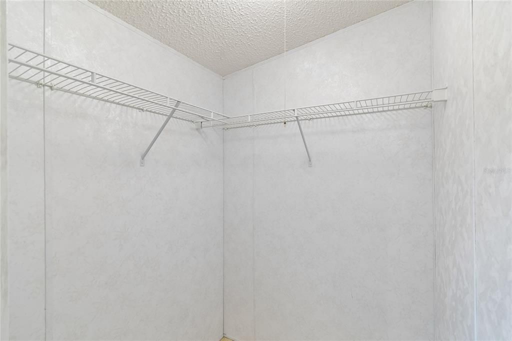 Activo con contrato: $220,000 (3 camas, 2 baños, 1296 Pies cuadrados)