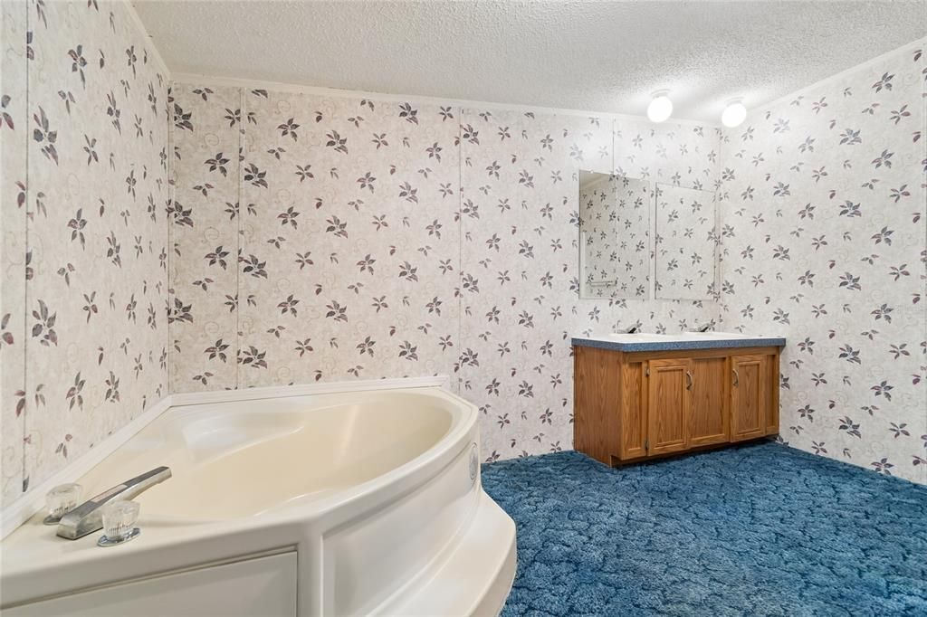 Activo con contrato: $220,000 (3 camas, 2 baños, 1296 Pies cuadrados)
