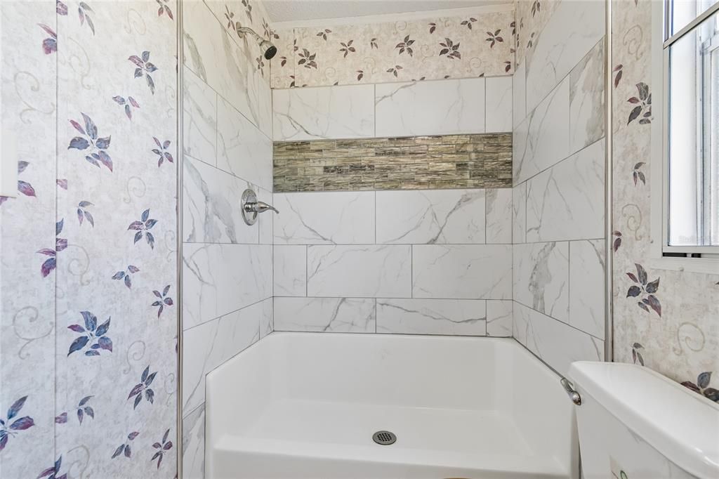 Activo con contrato: $220,000 (3 camas, 2 baños, 1296 Pies cuadrados)
