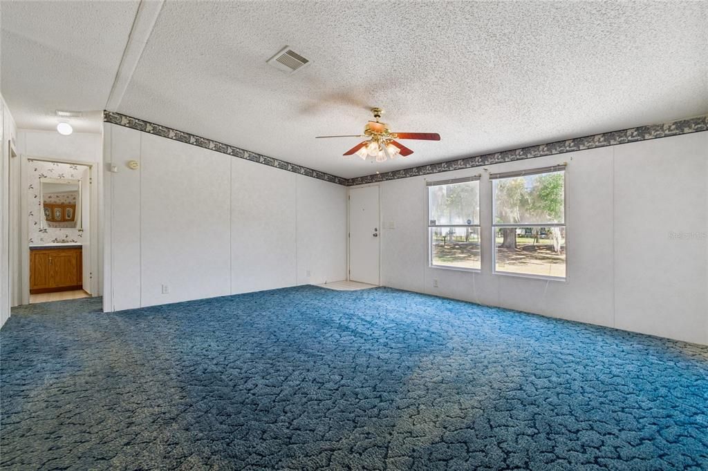 Activo con contrato: $220,000 (3 camas, 2 baños, 1296 Pies cuadrados)