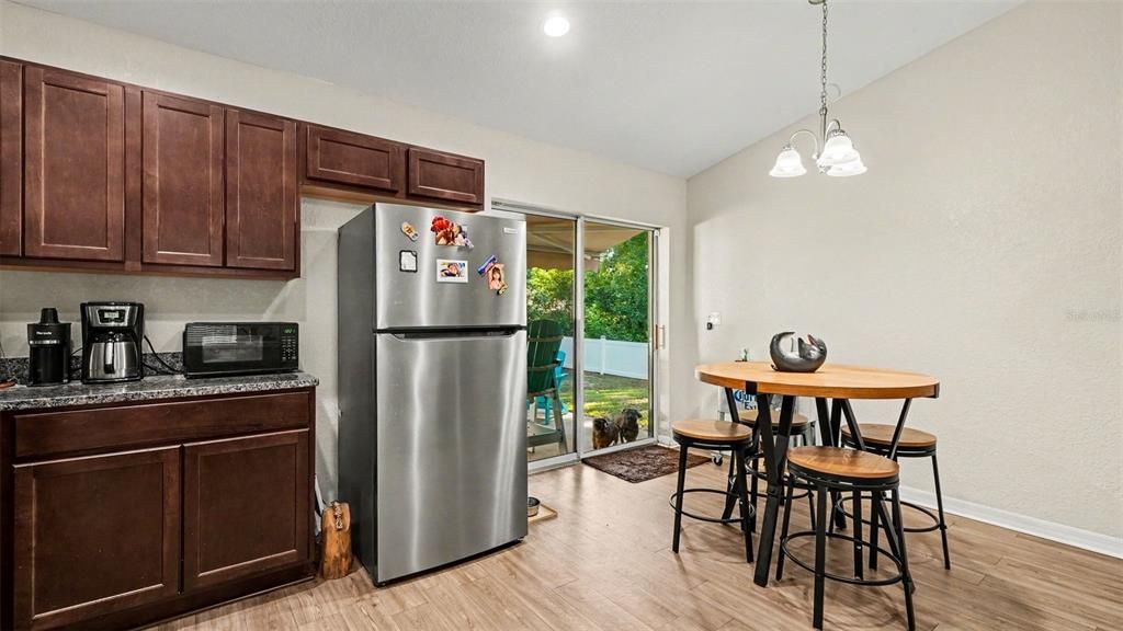 Activo con contrato: $245,000 (3 camas, 2 baños, 1228 Pies cuadrados)