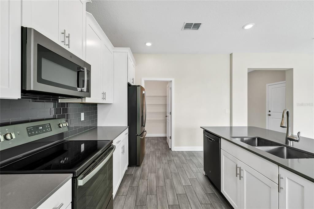 Active With Contract: $595,000 (4 beds, 2 baths, 2683 Square Feet)