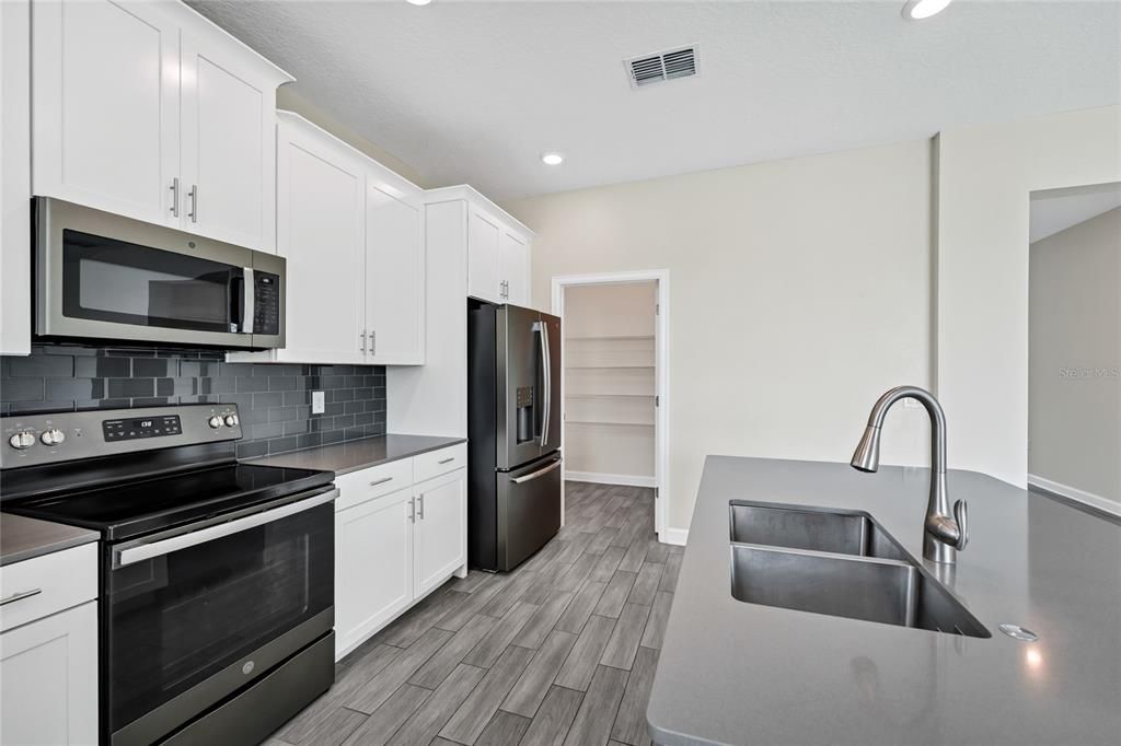 Active With Contract: $595,000 (4 beds, 2 baths, 2683 Square Feet)