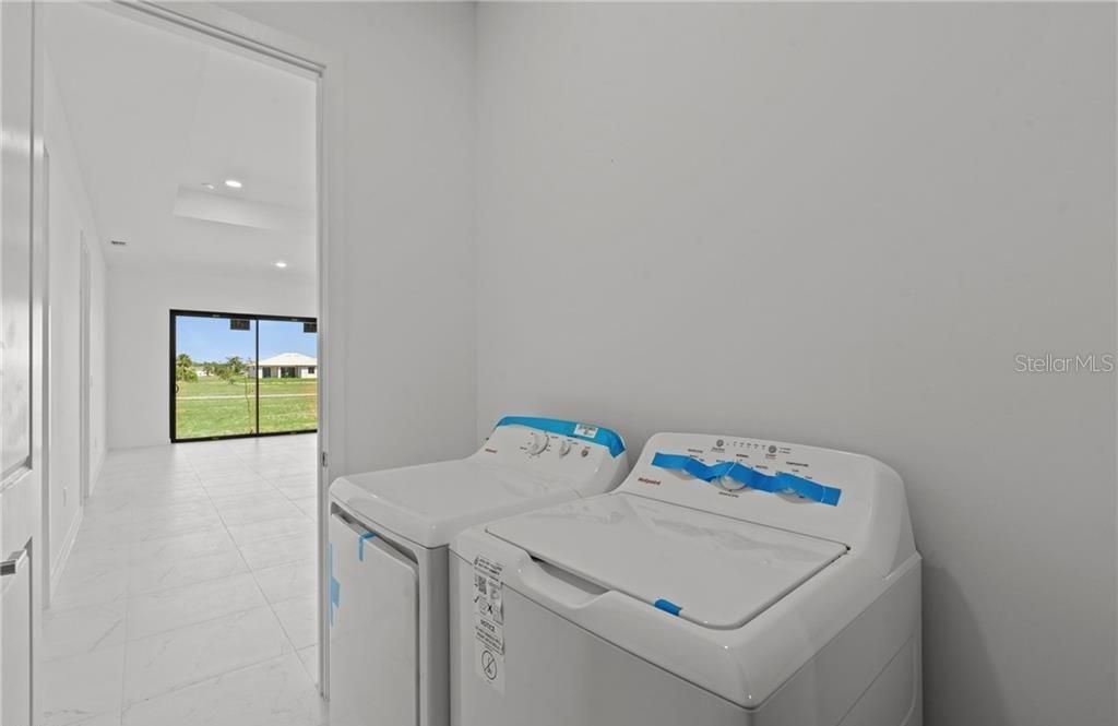 For Sale: $420,000 (4 beds, 3 baths, 1904 Square Feet)