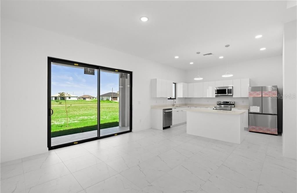 For Sale: $420,000 (4 beds, 3 baths, 1904 Square Feet)