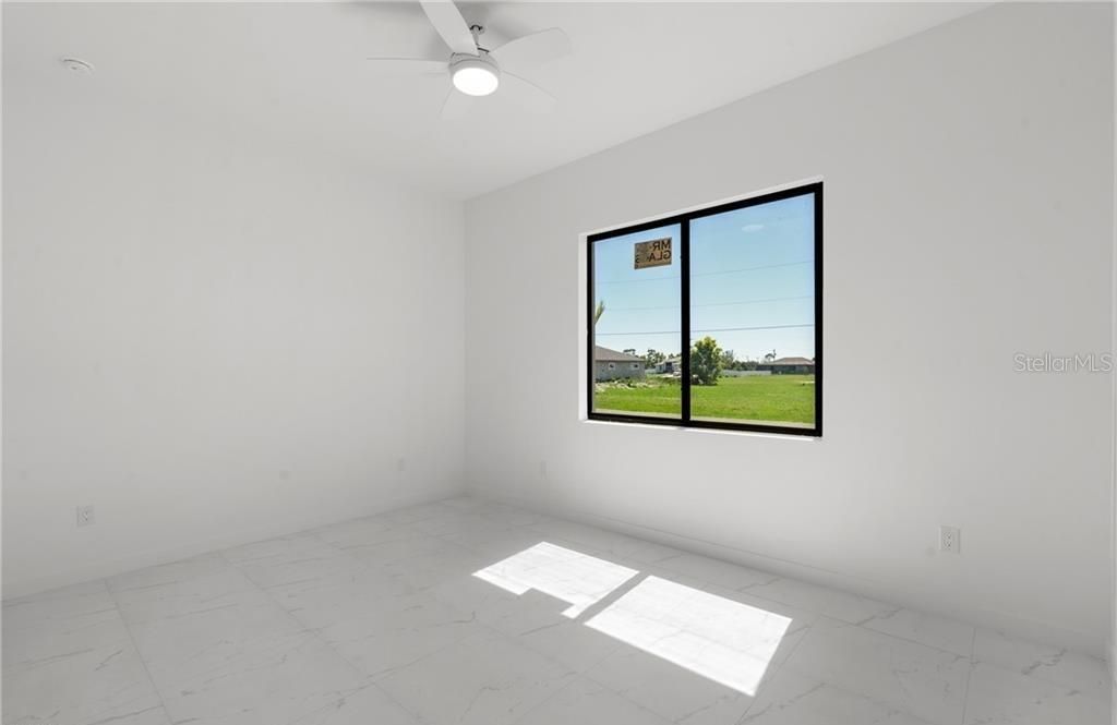 For Sale: $420,000 (4 beds, 3 baths, 1904 Square Feet)