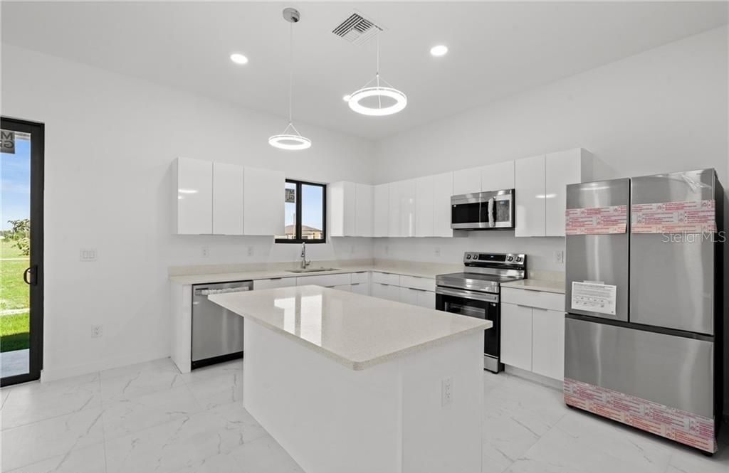 For Sale: $420,000 (4 beds, 3 baths, 1904 Square Feet)