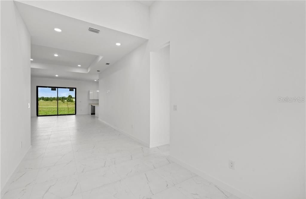 For Sale: $420,000 (4 beds, 3 baths, 1904 Square Feet)