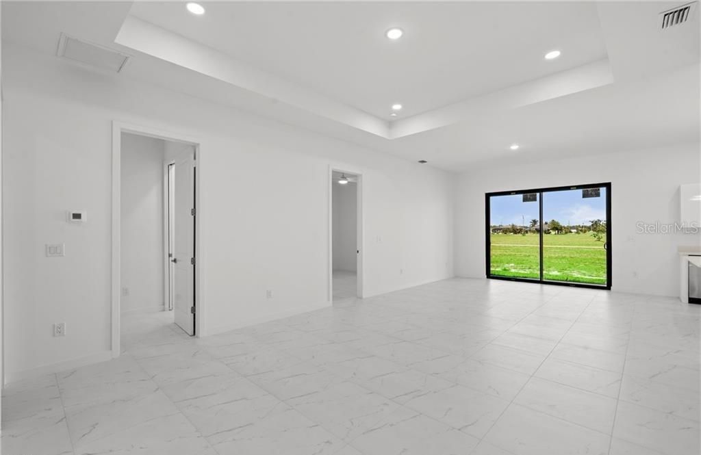 For Sale: $420,000 (4 beds, 3 baths, 1904 Square Feet)