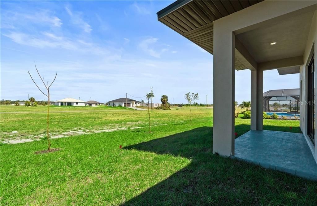 For Sale: $420,000 (4 beds, 3 baths, 1904 Square Feet)