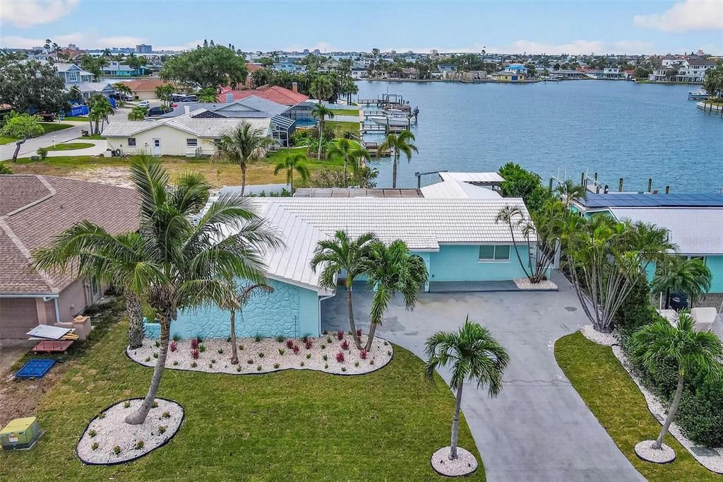 For Sale: $1,685,000 (4 beds, 2 baths, 2079 Square Feet)