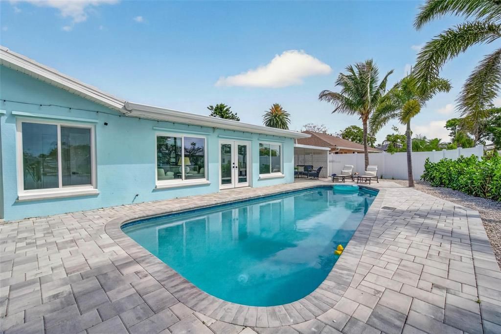 For Sale: $1,685,000 (4 beds, 2 baths, 2079 Square Feet)