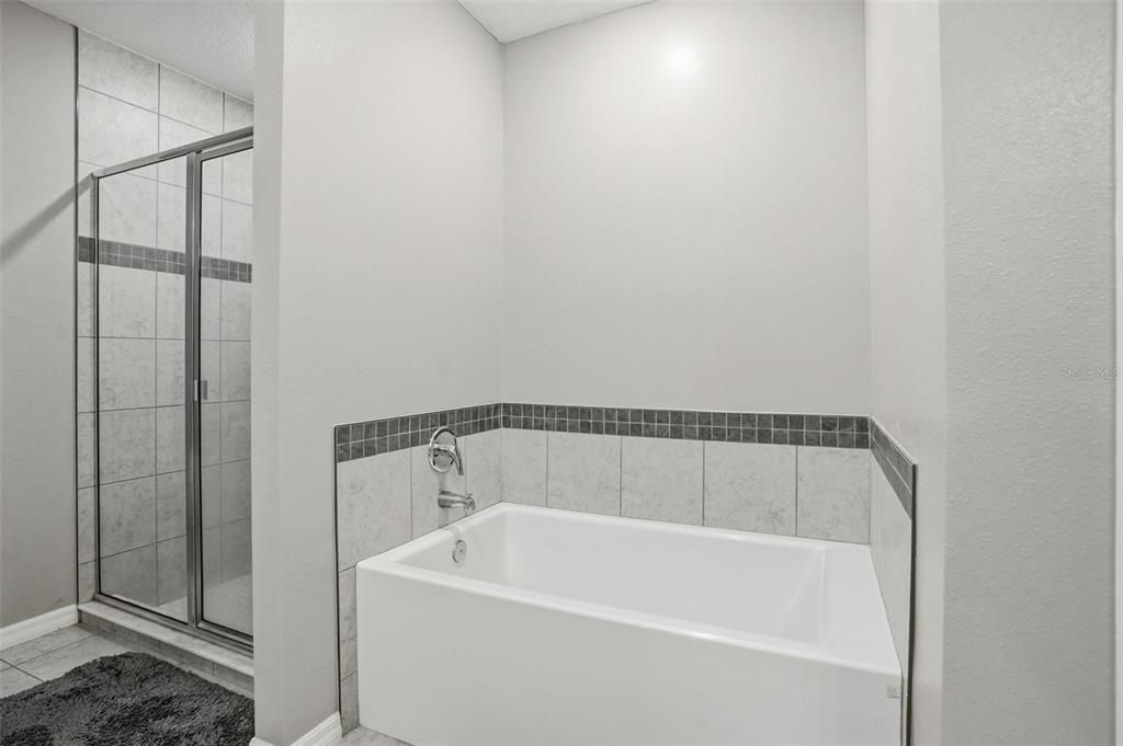 На продажу: $399,000 (4 спален, 2 ванн, 2040 Квадратных фут)