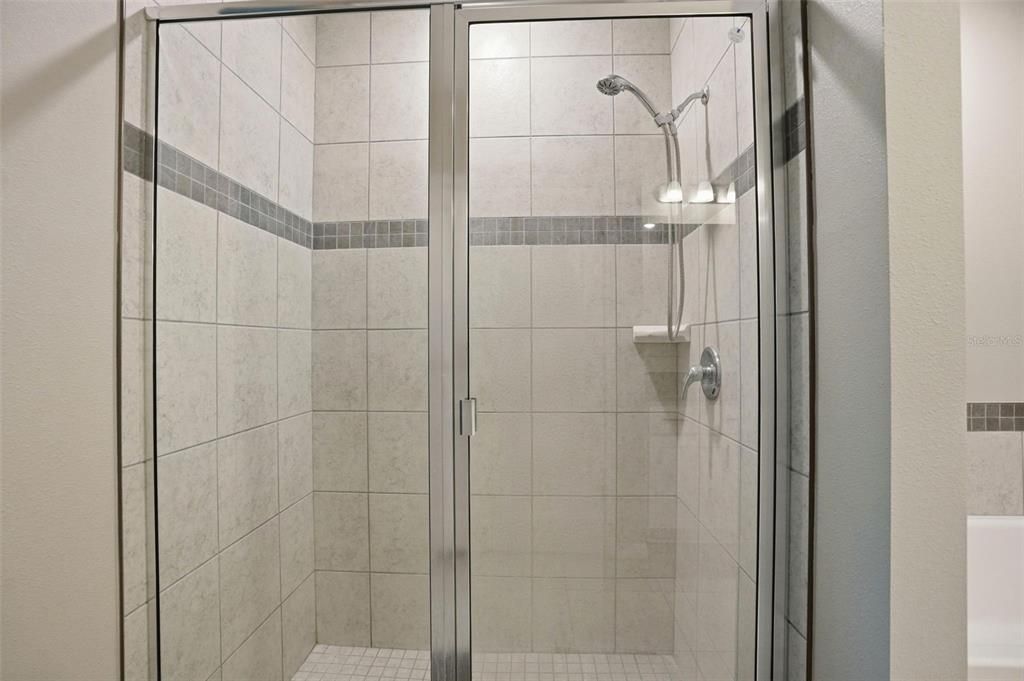 На продажу: $399,000 (4 спален, 2 ванн, 2040 Квадратных фут)