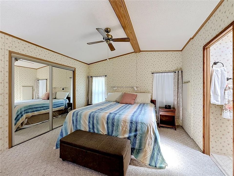 Active With Contract: $179,900 (2 beds, 2 baths, 1224 Square Feet)