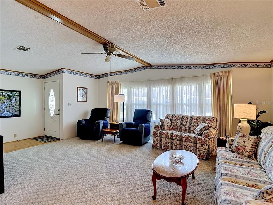 Active With Contract: $179,900 (2 beds, 2 baths, 1224 Square Feet)