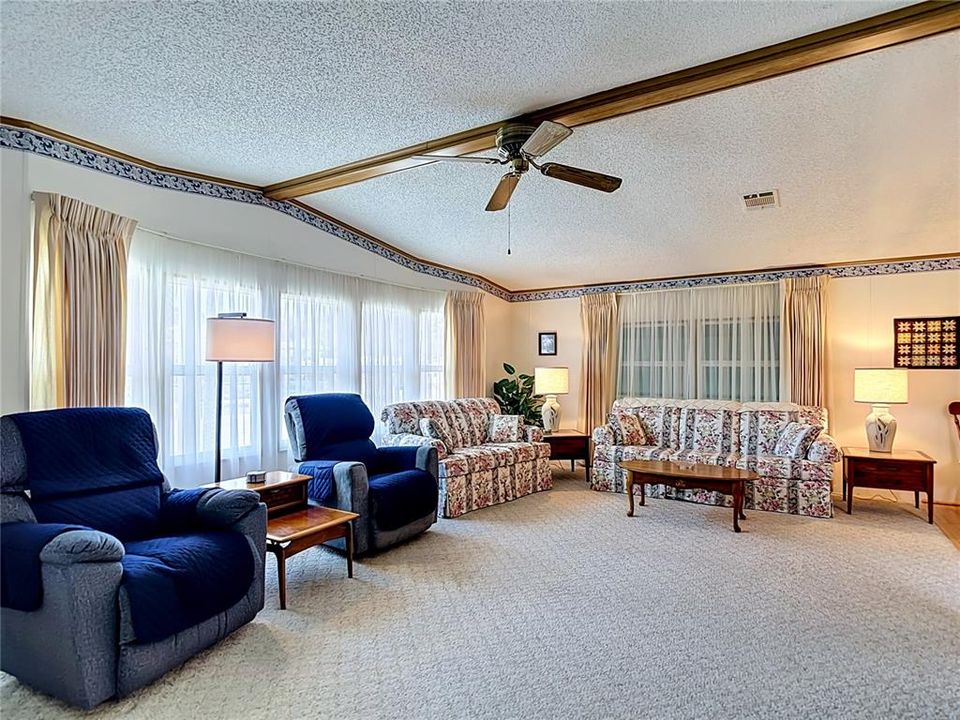 Active With Contract: $179,900 (2 beds, 2 baths, 1224 Square Feet)