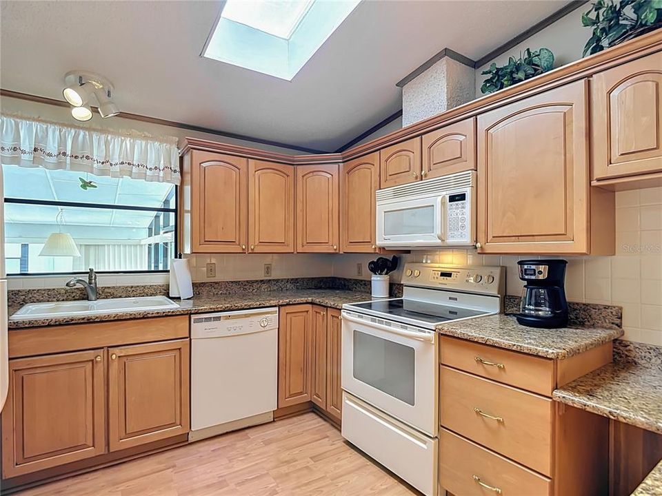 Active With Contract: $179,900 (2 beds, 2 baths, 1224 Square Feet)