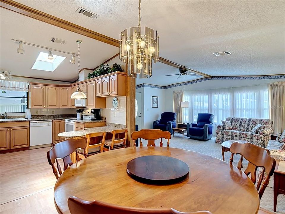 Active With Contract: $179,900 (2 beds, 2 baths, 1224 Square Feet)