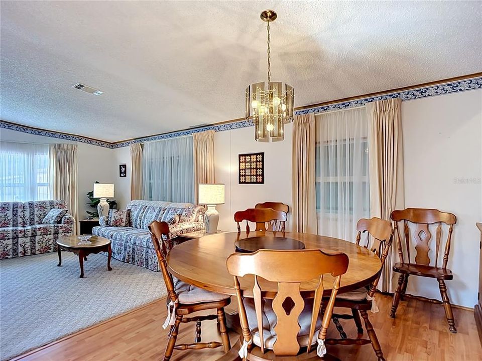 Active With Contract: $179,900 (2 beds, 2 baths, 1224 Square Feet)