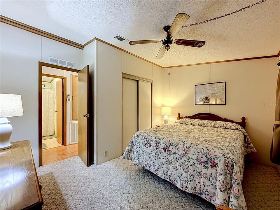 Active With Contract: $179,900 (2 beds, 2 baths, 1224 Square Feet)