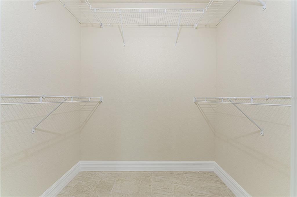 Activo con contrato: $325,000 (3 camas, 2 baños, 1437 Pies cuadrados)