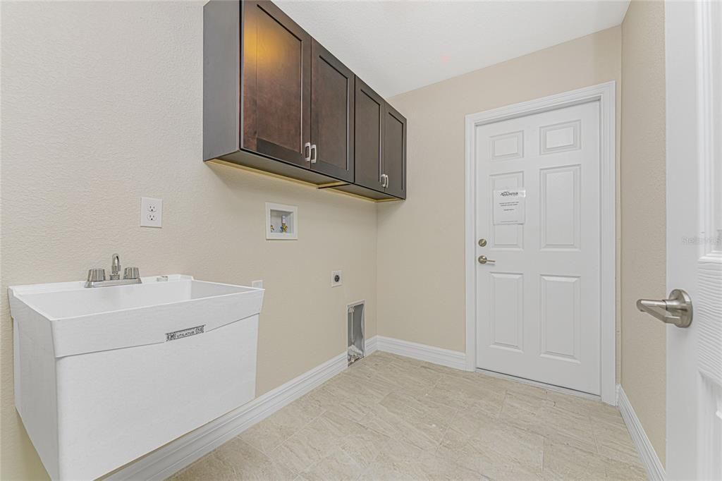 Activo con contrato: $325,000 (3 camas, 2 baños, 1437 Pies cuadrados)