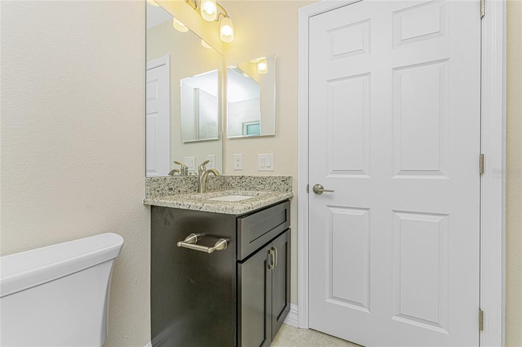 Activo con contrato: $325,000 (3 camas, 2 baños, 1437 Pies cuadrados)
