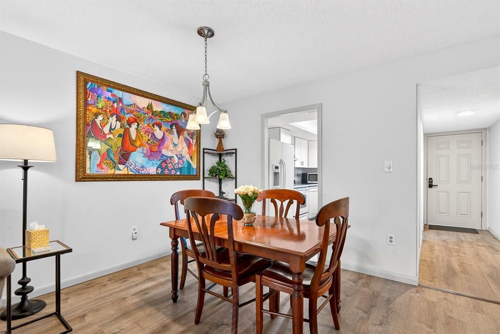 Activo con contrato: $158,000 (2 camas, 2 baños, 1144 Pies cuadrados)
