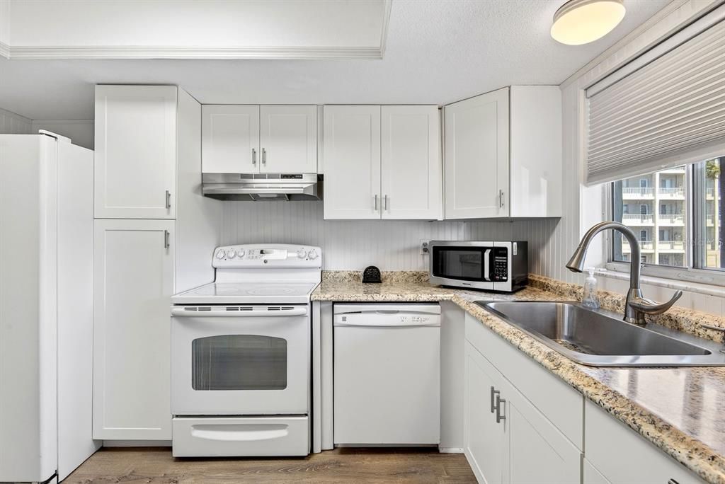 Activo con contrato: $158,000 (2 camas, 2 baños, 1144 Pies cuadrados)