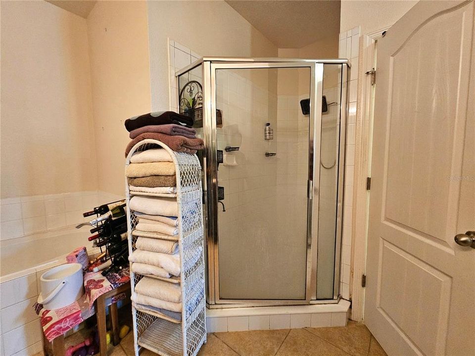 En Venta: $380,000 (4 camas, 2 baños, 1948 Pies cuadrados)