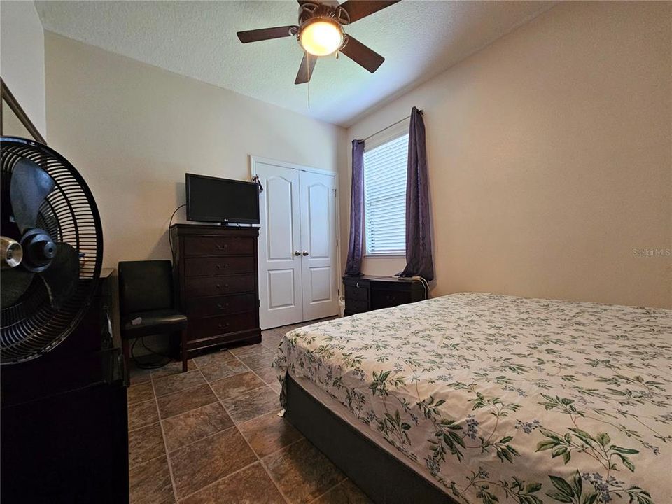 En Venta: $380,000 (4 camas, 2 baños, 1948 Pies cuadrados)