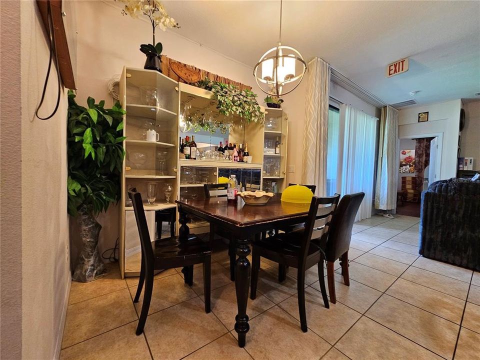 En Venta: $380,000 (4 camas, 2 baños, 1948 Pies cuadrados)