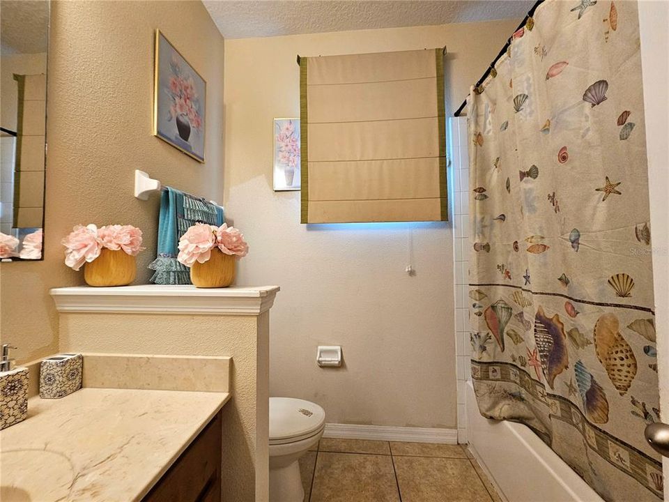 En Venta: $380,000 (4 camas, 2 baños, 1948 Pies cuadrados)